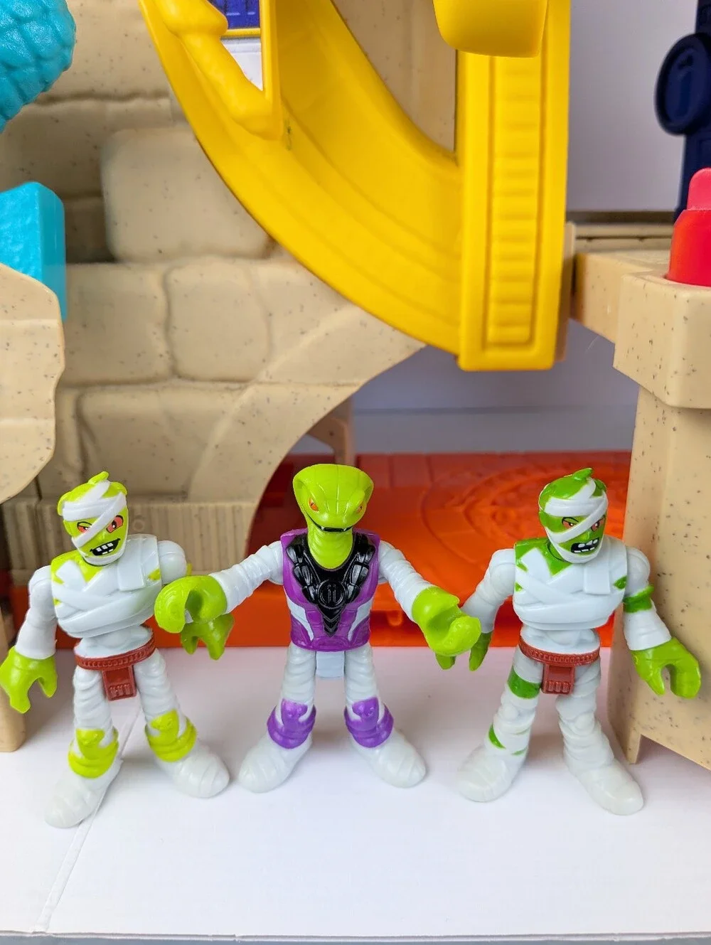 Fisher-Price Imaginext Serpent Strike Pyramid Playset Model DRM07 & 3 Figures